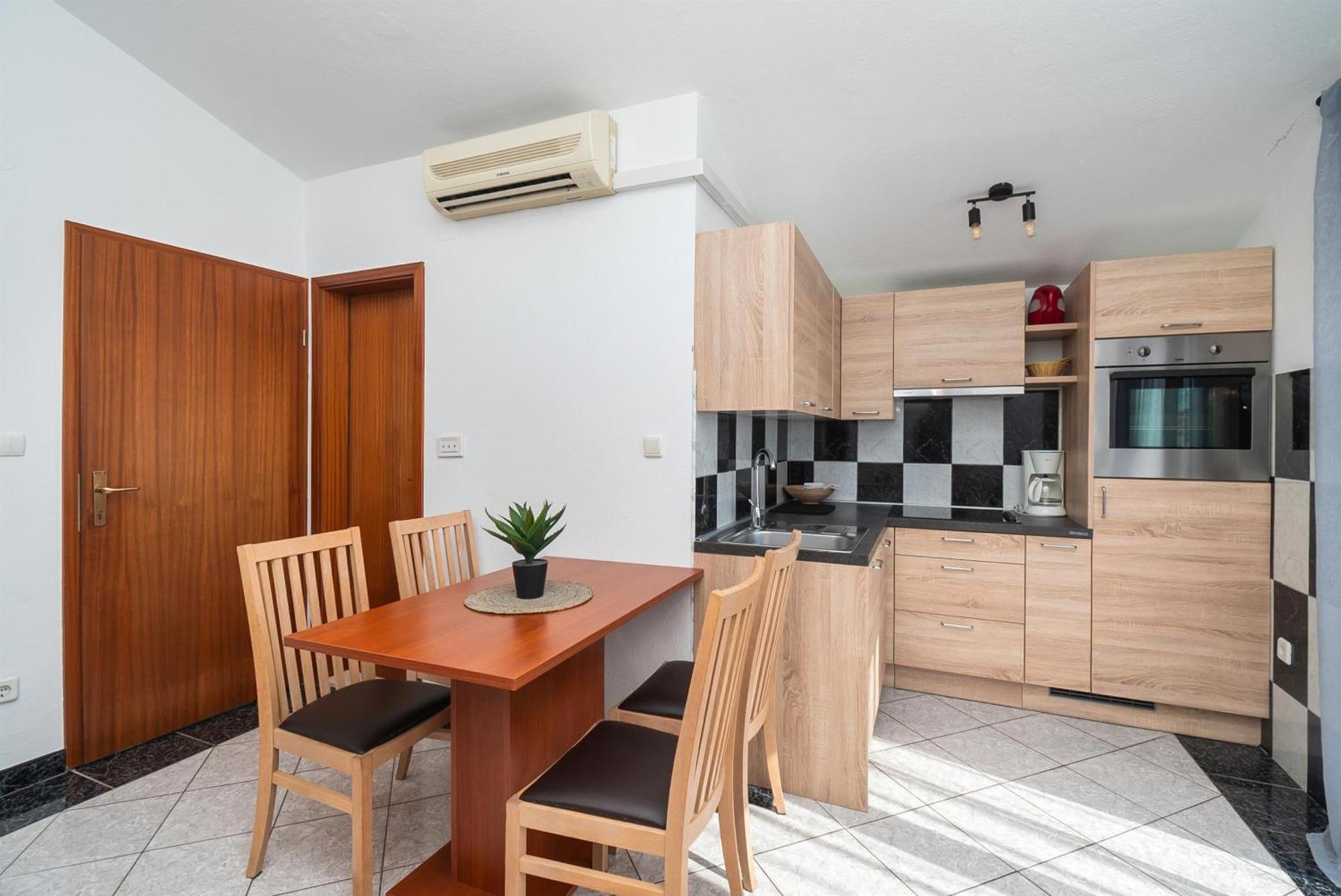 Apartments Polly Primosten Ngoại thất bức ảnh